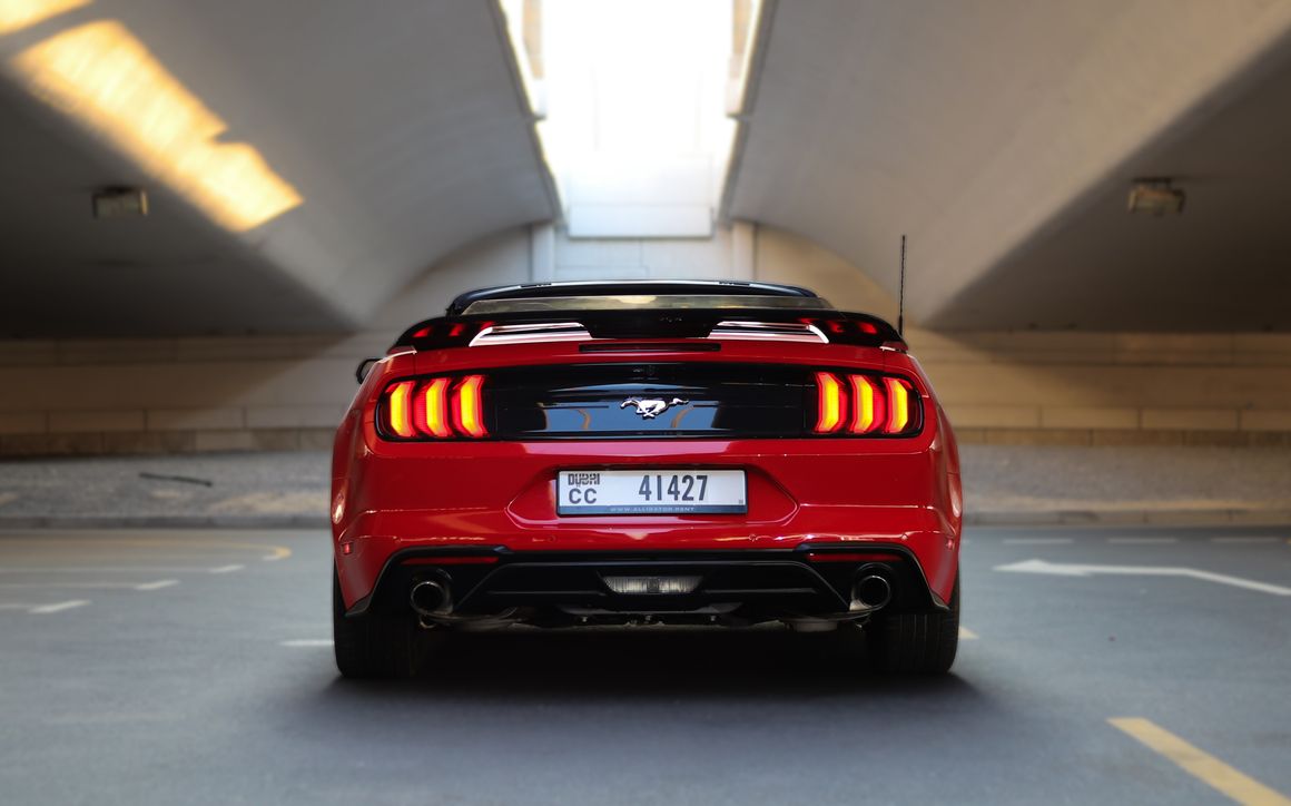 Ford Mustang - image 7