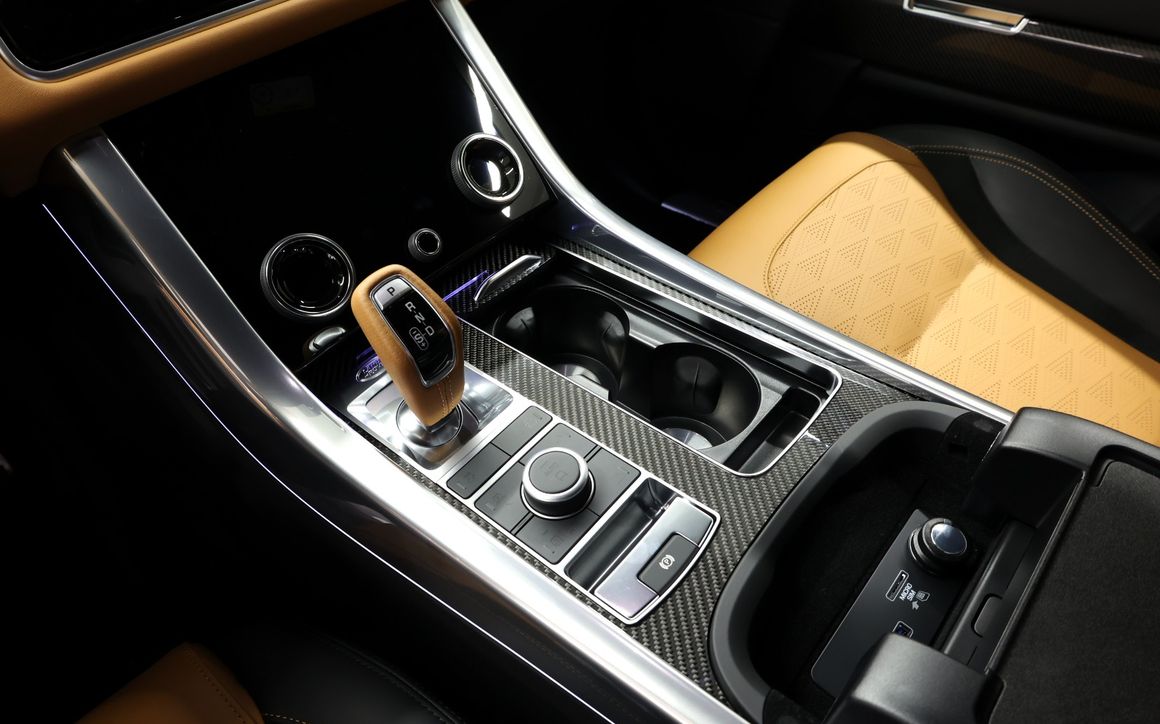 Range Rover SVR - image 11