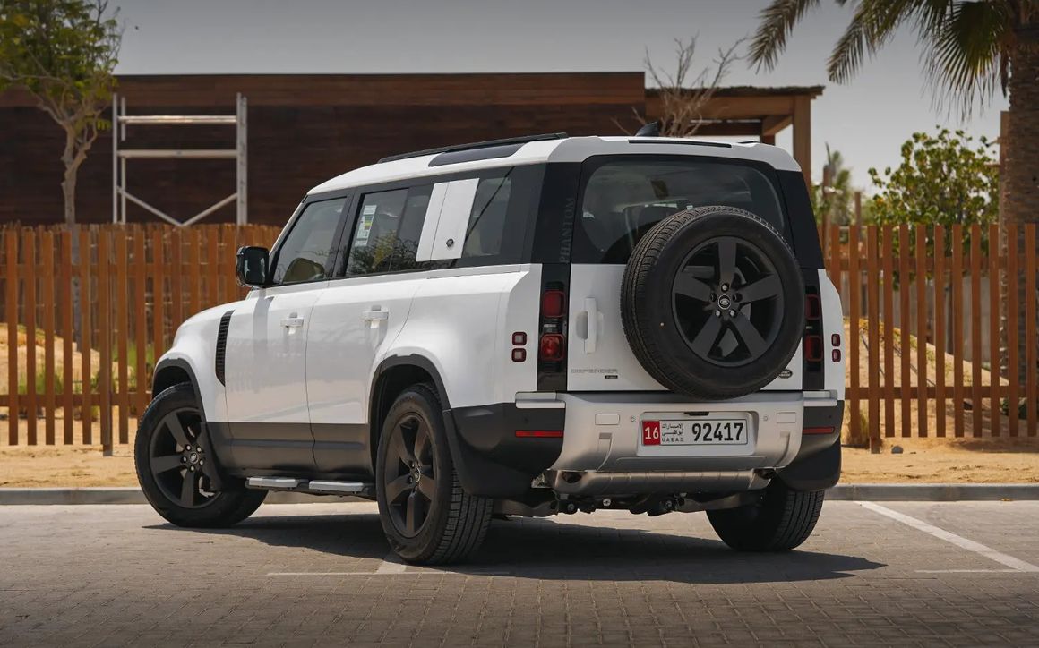 LAND ROVER DEFENDER 110 - image 4
