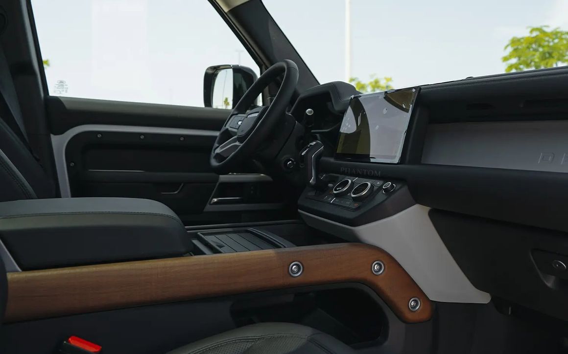 LAND ROVER DEFENDER 110 - image 5