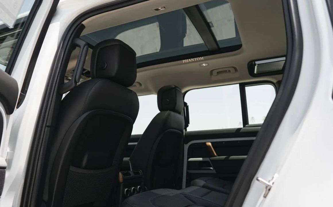 LAND ROVER DEFENDER 110 - image 13