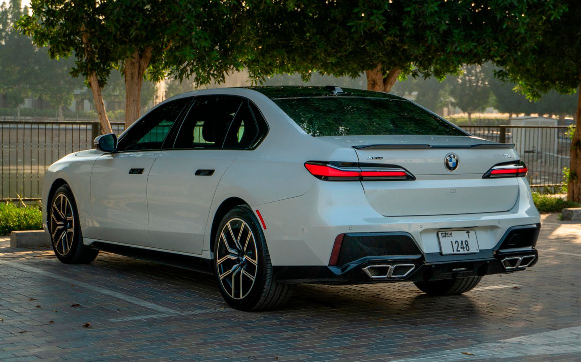 BMW 740I - image 4