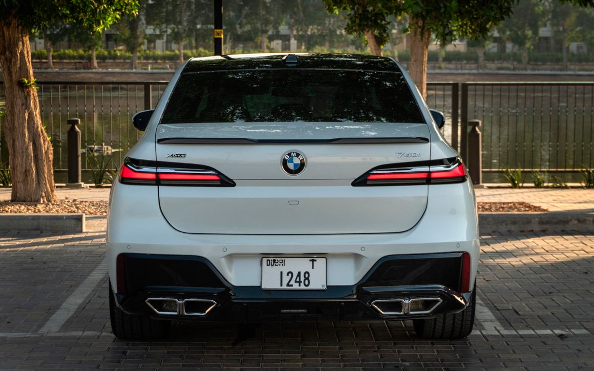 BMW 740I - image 5