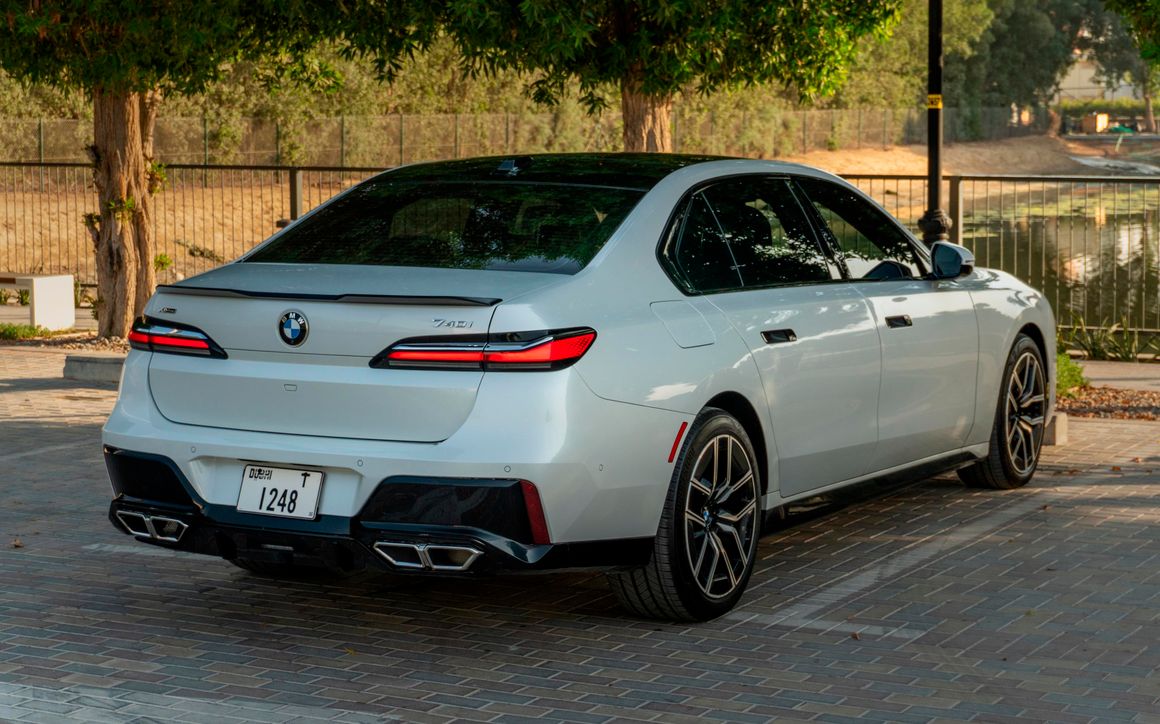 BMW 740I - image 6
