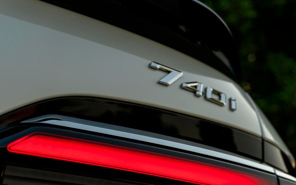 BMW 740I - image 8
