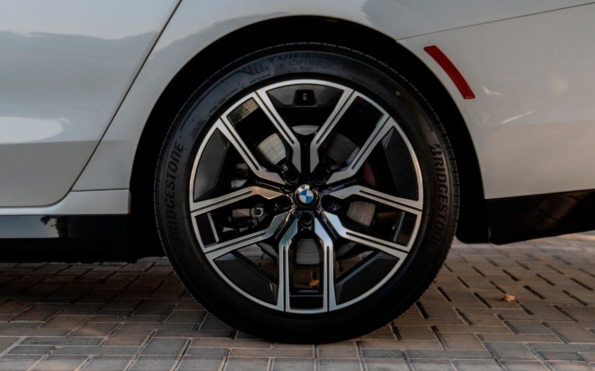 BMW 740I - image 9