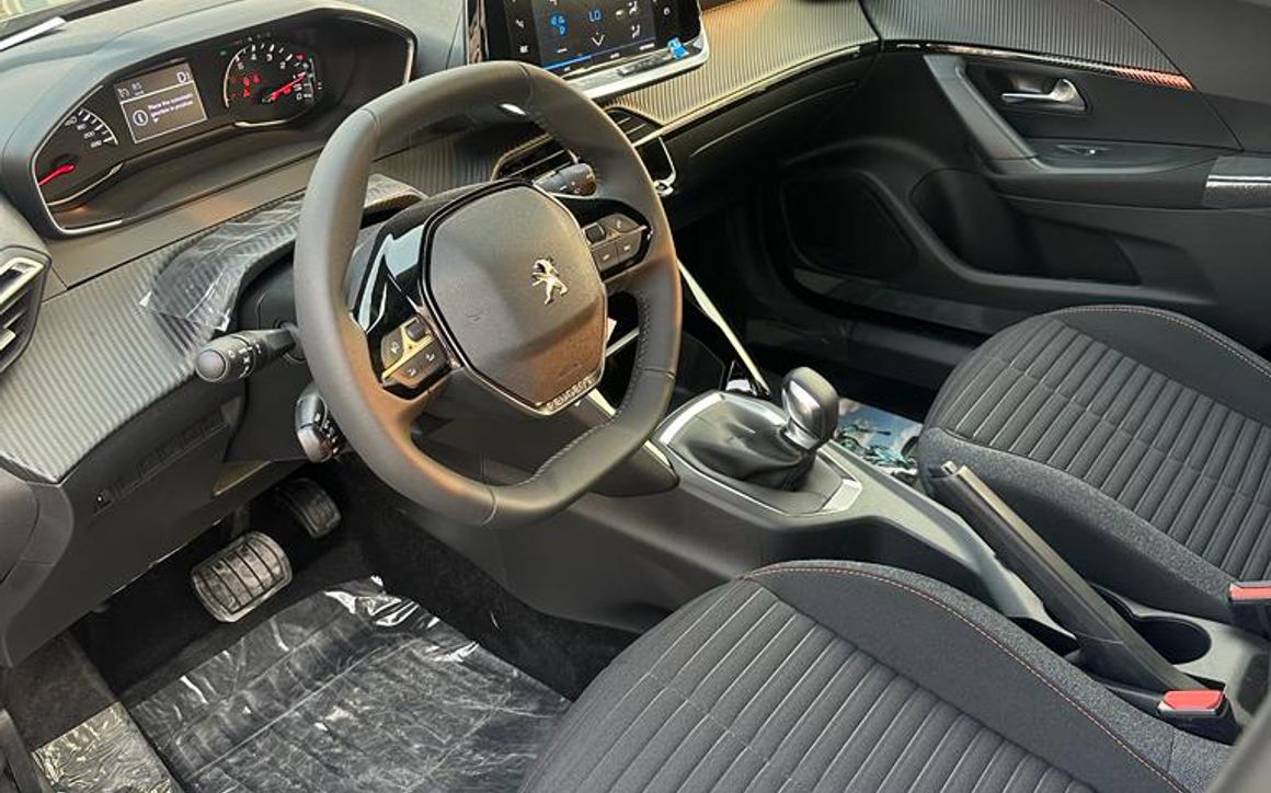 Peugeot 2008 - image 13