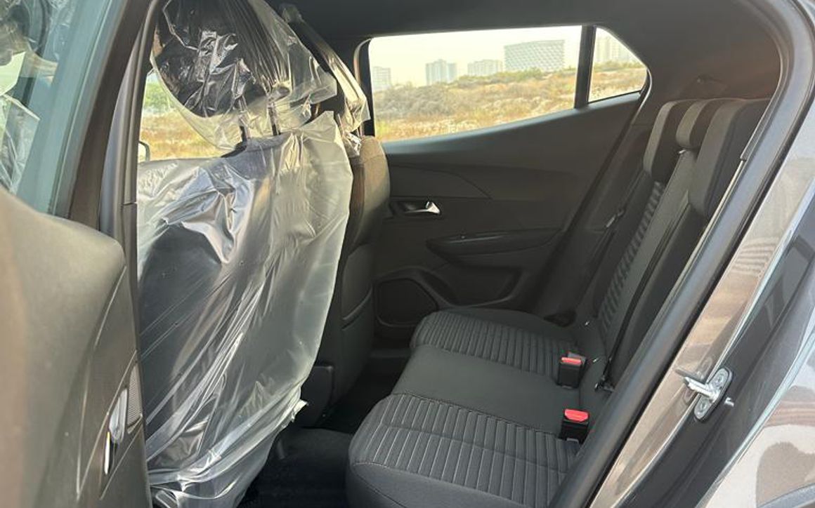 Peugeot 2008 - image 10
