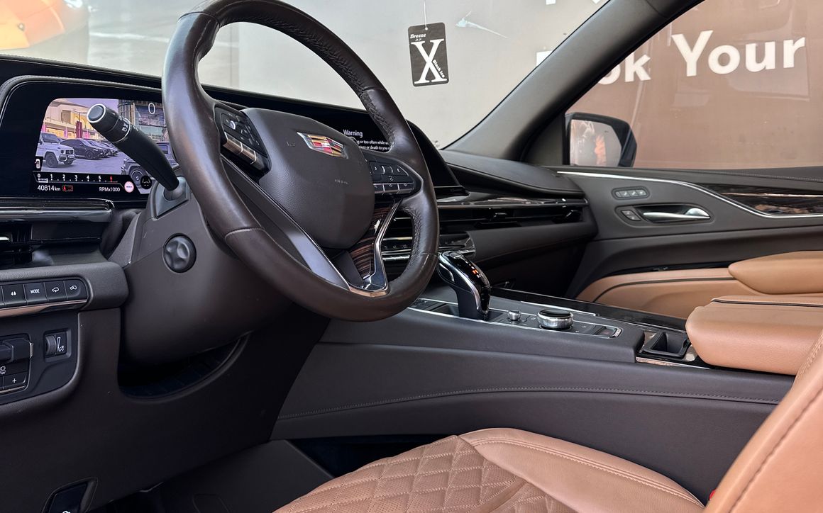 CADILLAC ESCALADE - image 4