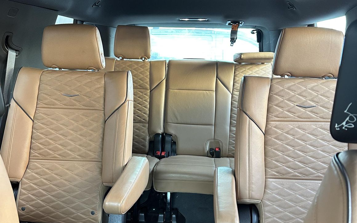 CADILLAC ESCALADE - image 6