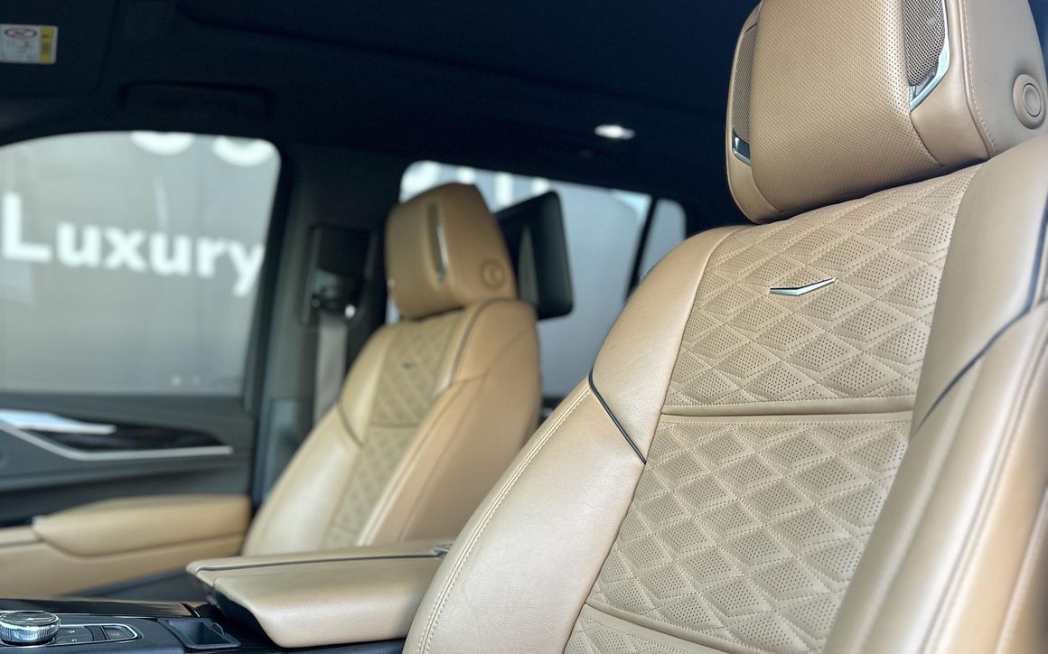 CADILLAC ESCALADE - image 5