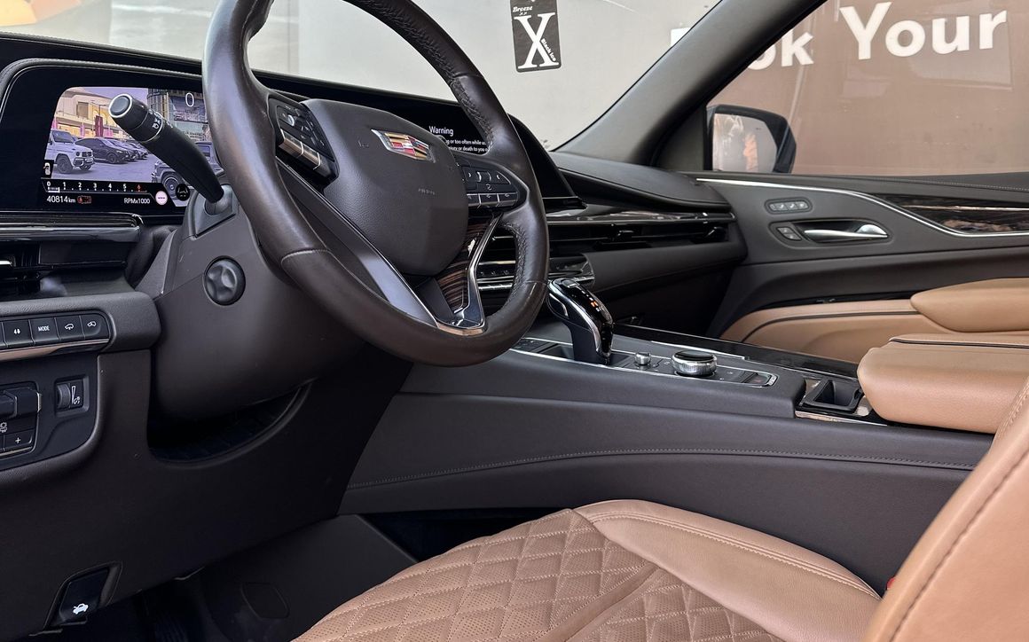 CADILLAC ESCALADE - image 4