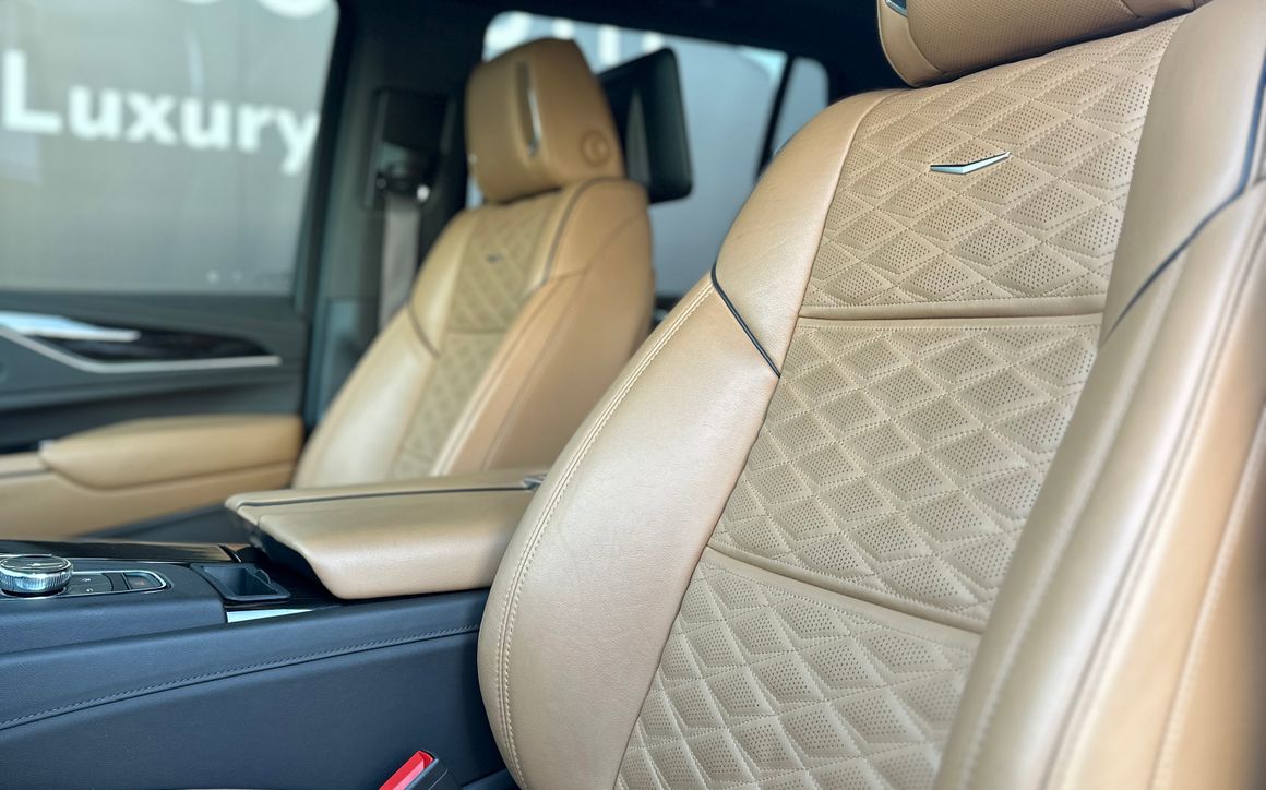 CADILLAC ESCALADE - image 5