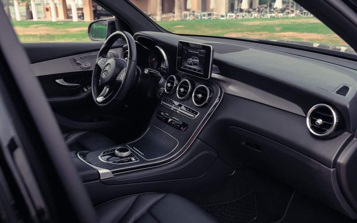 MERCEDES GLC 300 - image 7