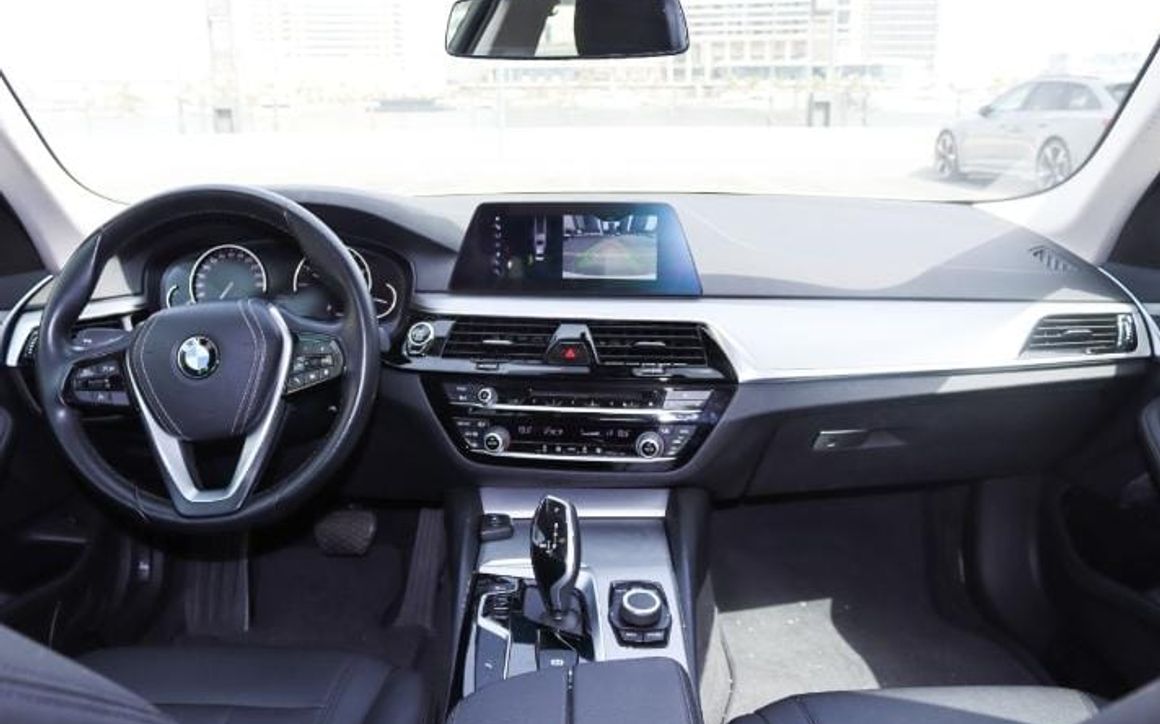 BMW 520i - image 4