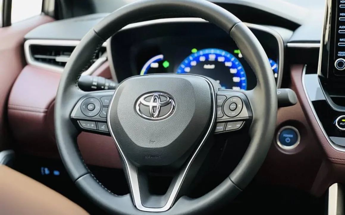 TOYOTA COROLLA CROSS HYBRID TOP SPEC - image 7