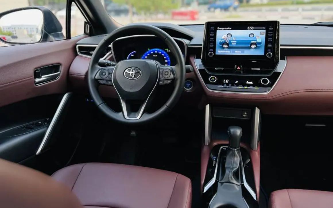 TOYOTA COROLLA CROSS HYBRID TOP SPEC - image 6