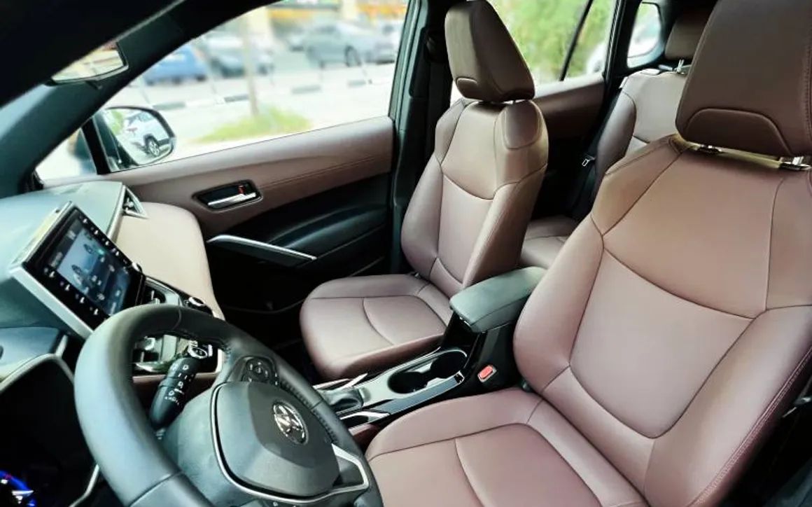 TOYOTA COROLLA CROSS HYBRID TOP SPEC - image 9