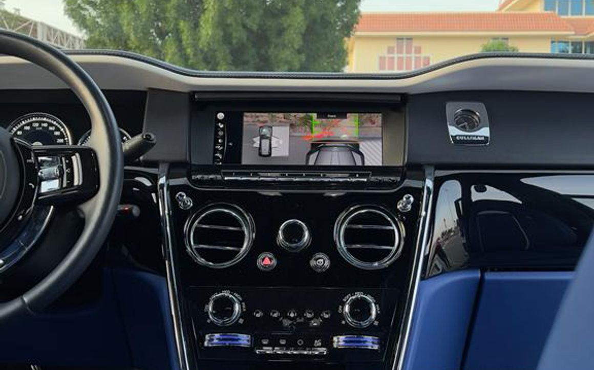 CADILLAC ESCALADE - image 7