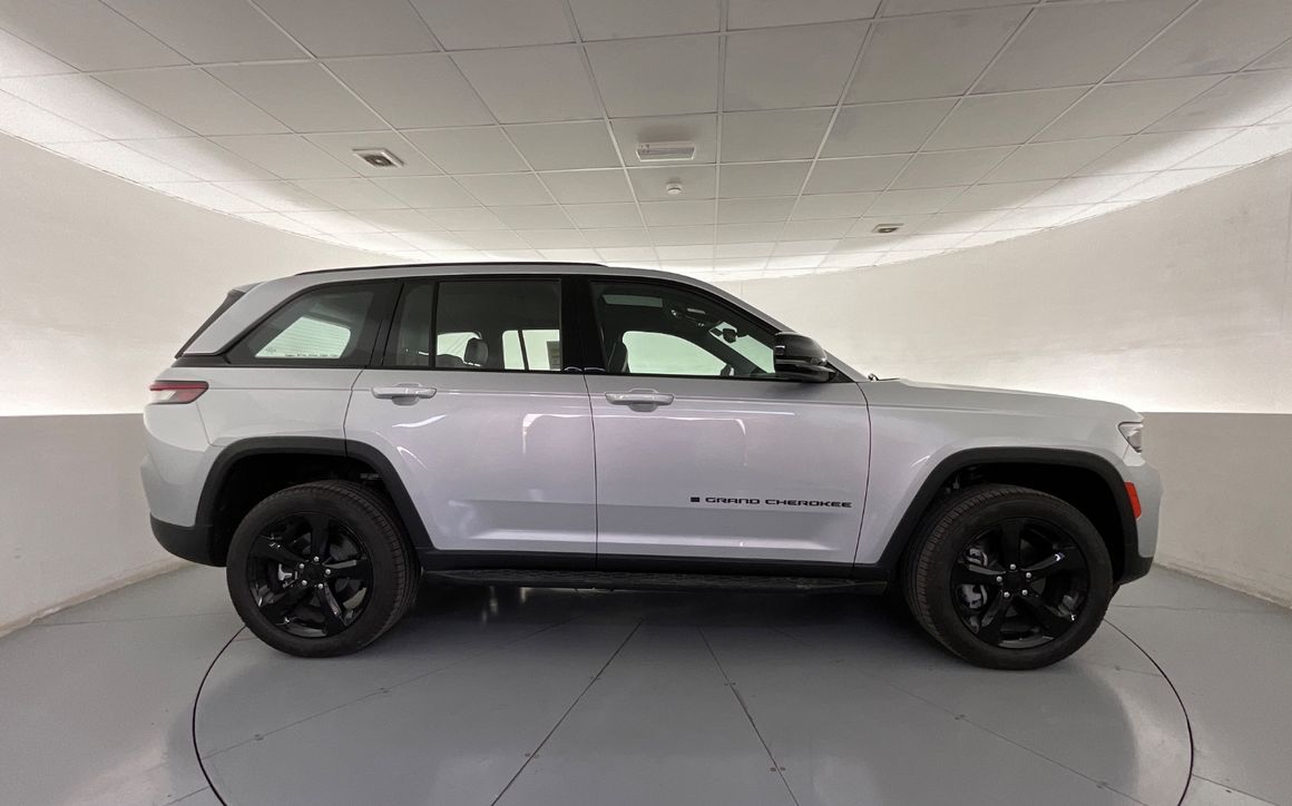JEEP GRAND CHEROKEE - image 5