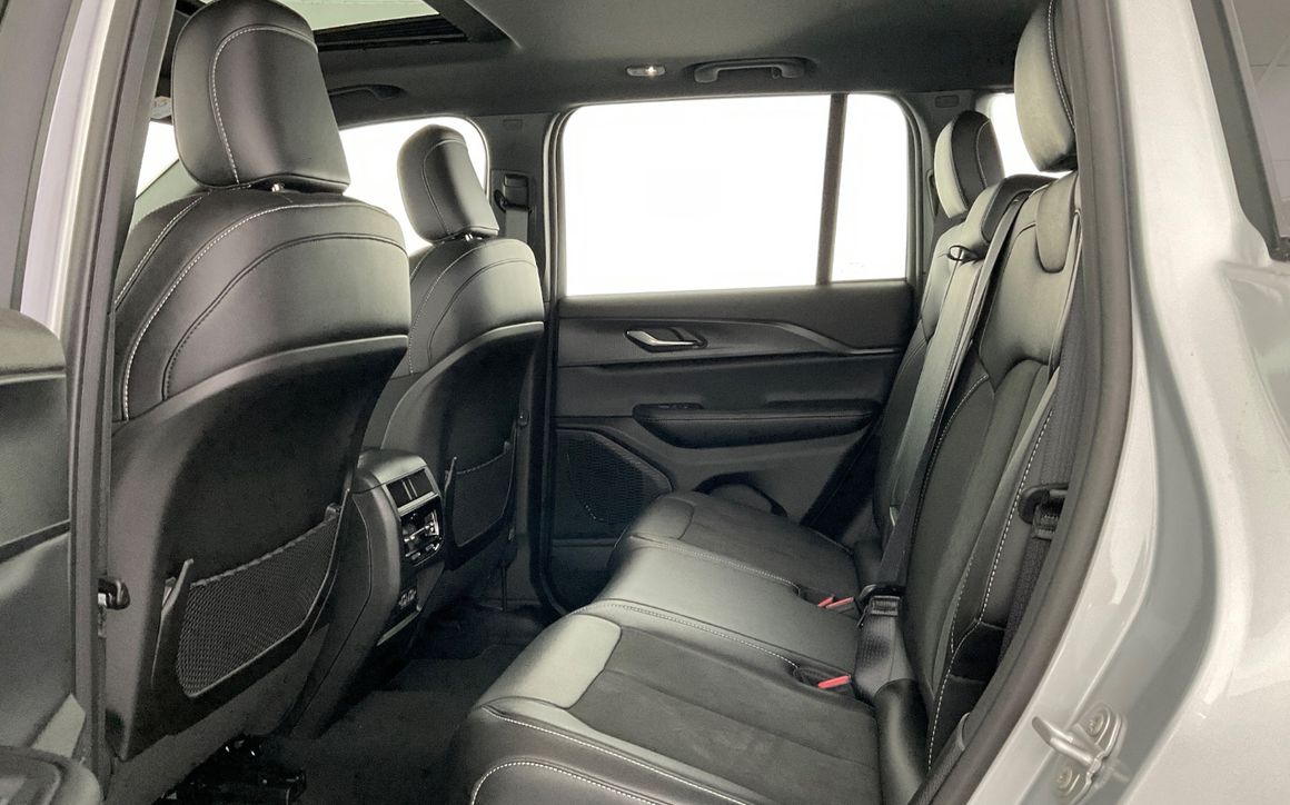 JEEP GRAND CHEROKEE - image 13