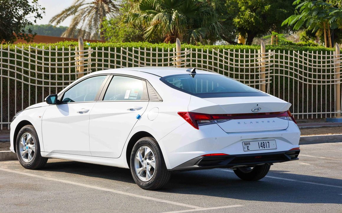 Hyundai Elantra - image 8