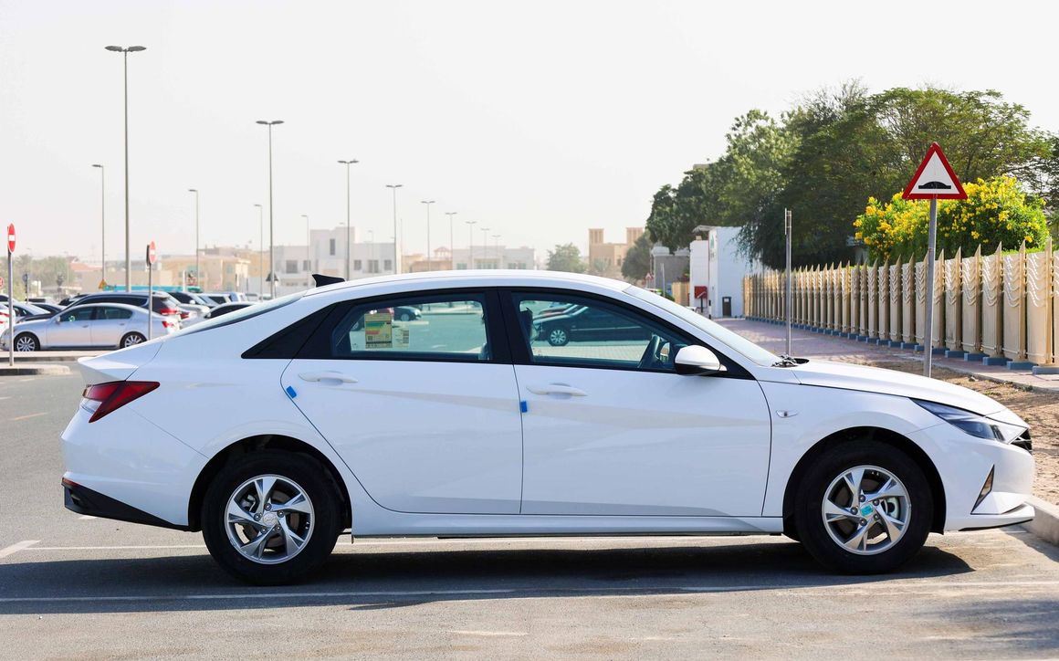 Hyundai Elantra - image 5