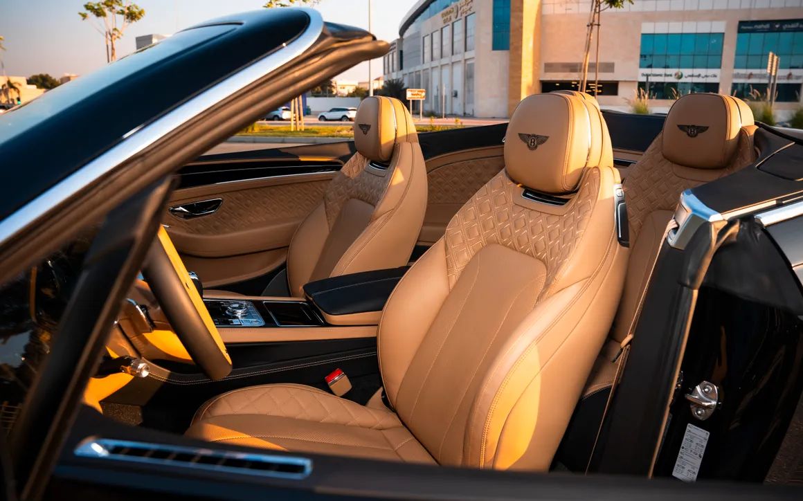 Bentley Continental GTC Mulliner - image 18