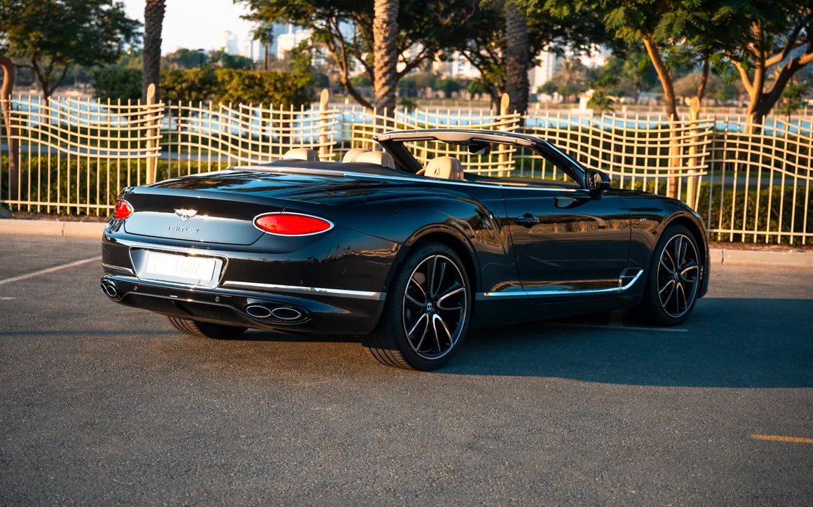 Bentley Continental GTC Mulliner - image 12