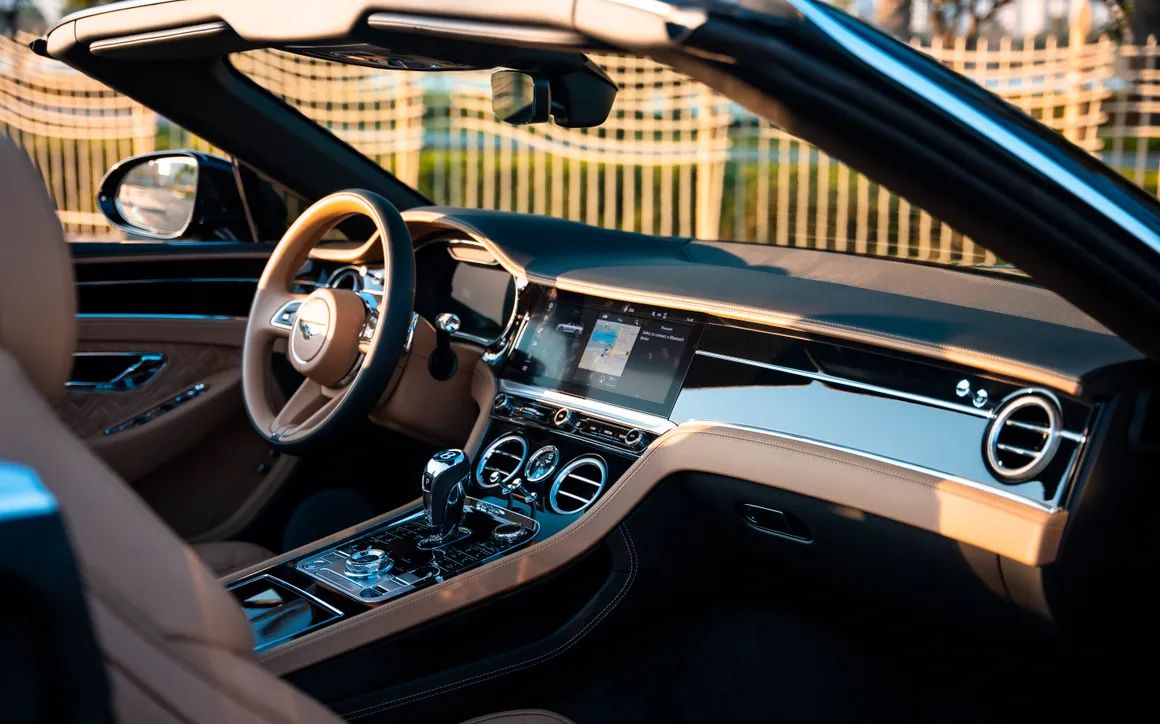 Bentley Continental GTC Mulliner - image 16