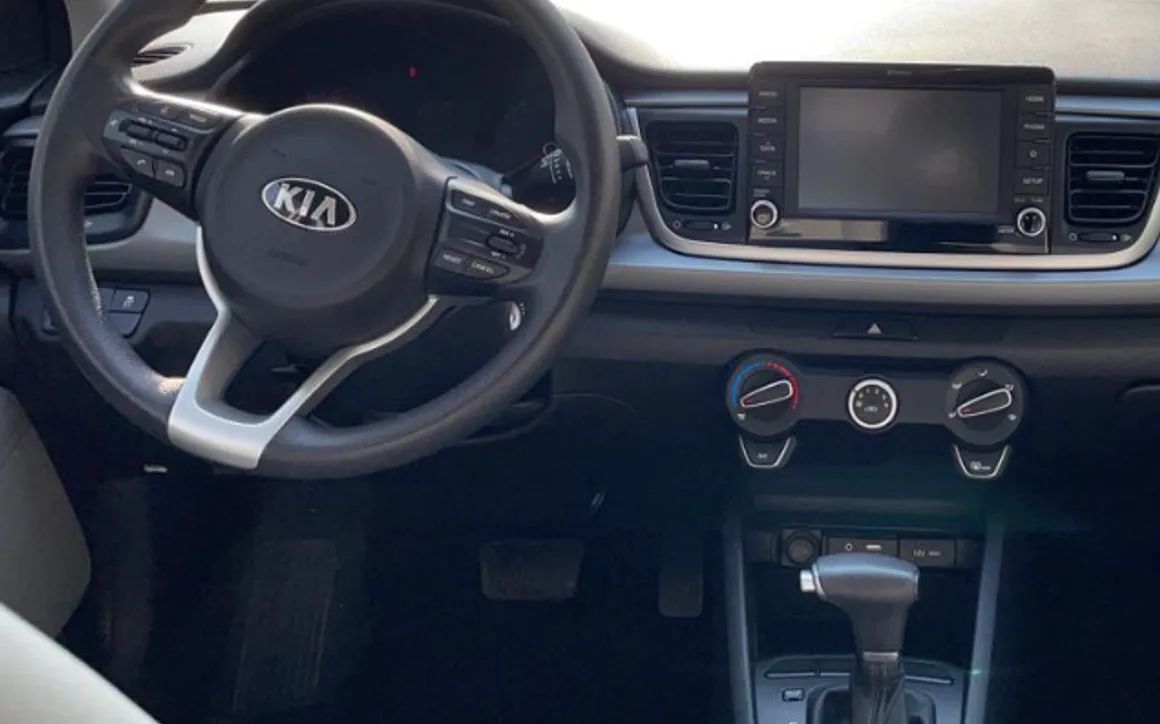 Kia Rio - image 5