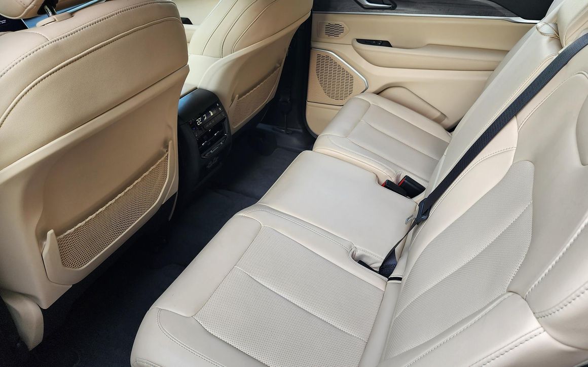 Jeep Grand Cherokee - image 9