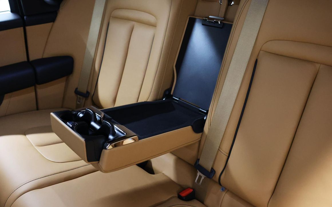 Rolls Royce Cullinan - image 15