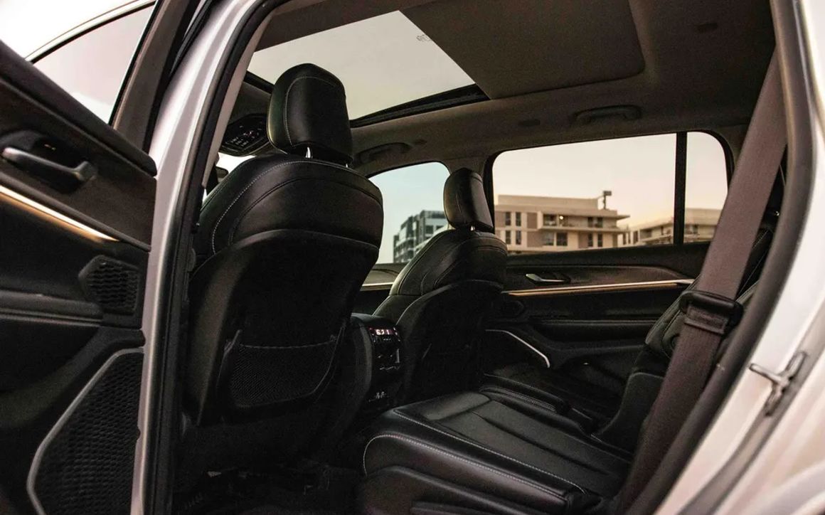 JEEP GRAND CHEROKEE - image 12