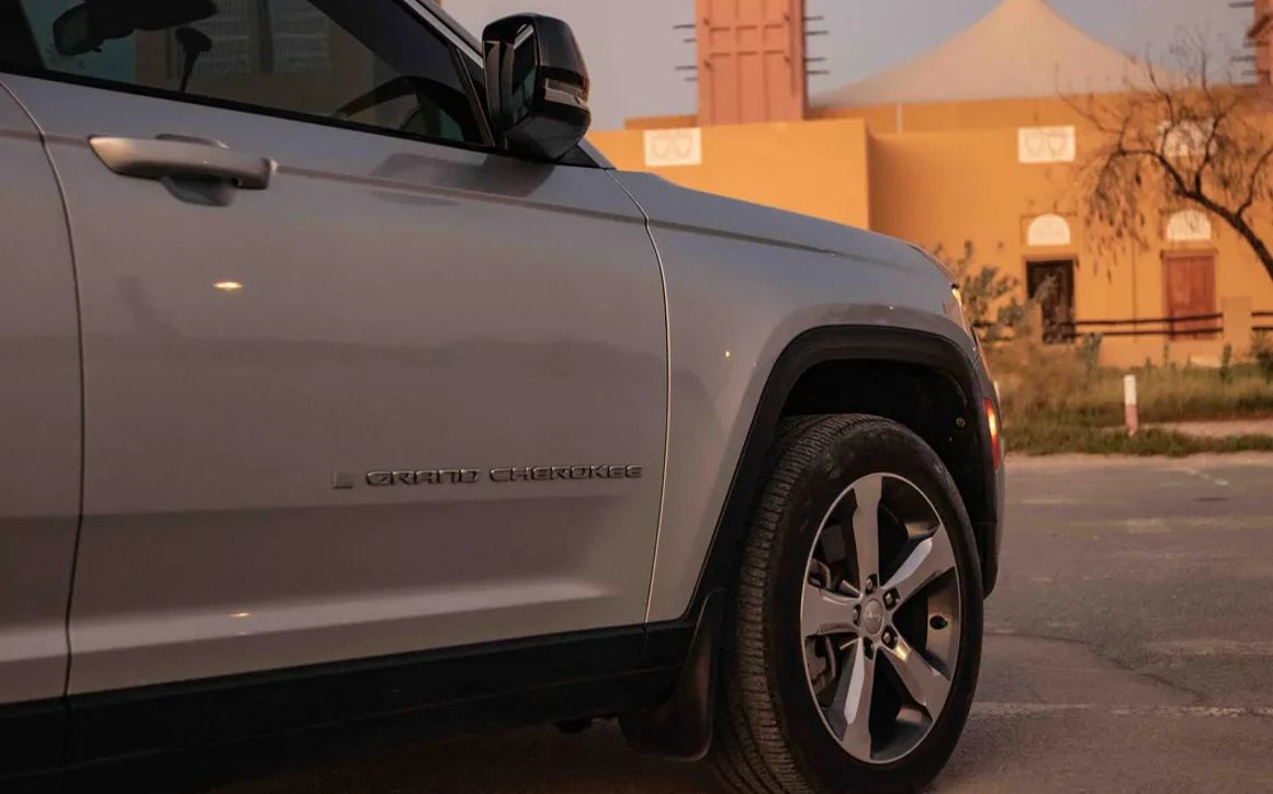 JEEP GRAND CHEROKEE - image 9