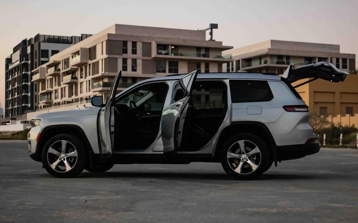 JEEP GRAND CHEROKEE - image 7