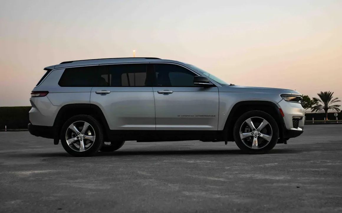 JEEP GRAND CHEROKEE - image 2