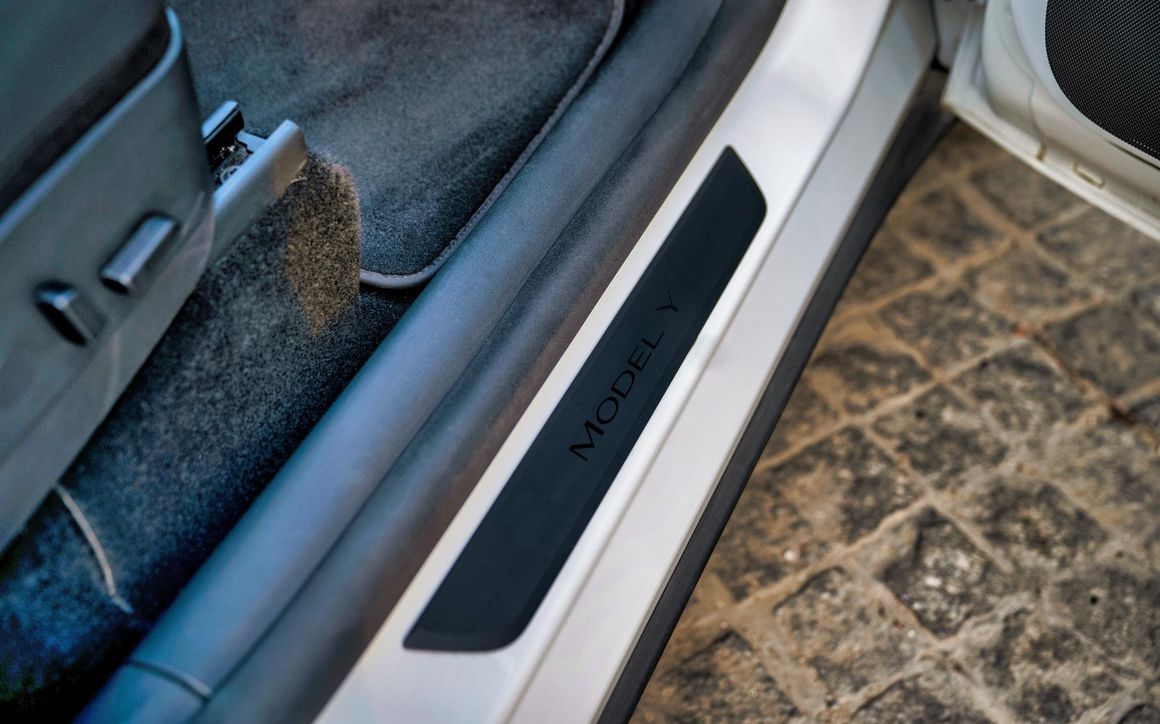 TESLA MODEL Y LONG - image 19