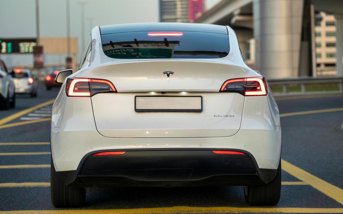 TESLA MODEL Y LONG - image 9