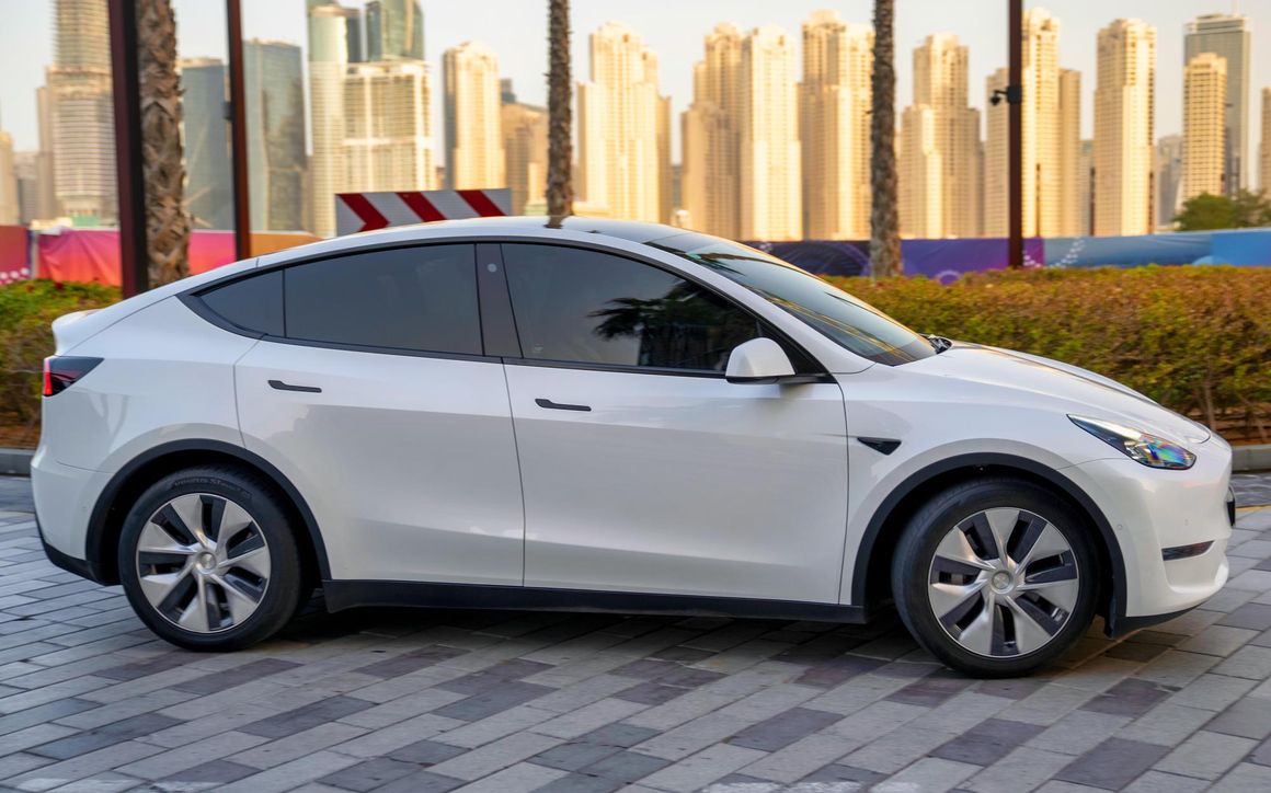 TESLA MODEL Y LONG - image 7