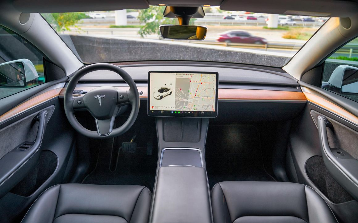 TESLA MODEL Y LONG - image 14