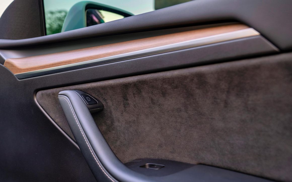 TESLA MODEL Y LONG - image 15