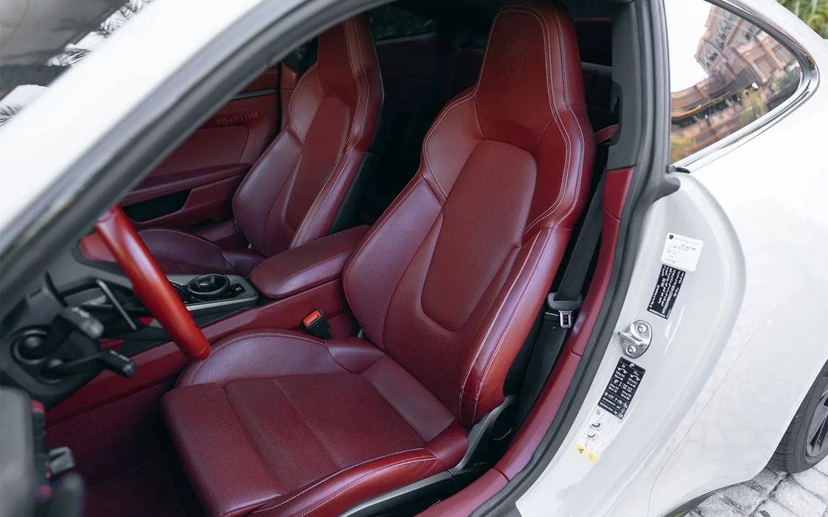 PORSCHE 911 - image 10