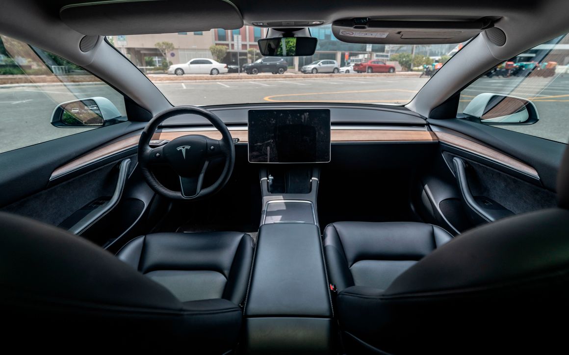 Tesla Model 3 - image 8