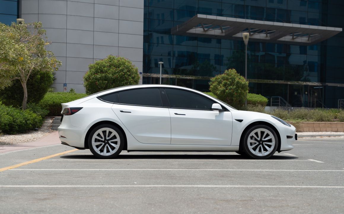 Tesla Model 3 - image 5