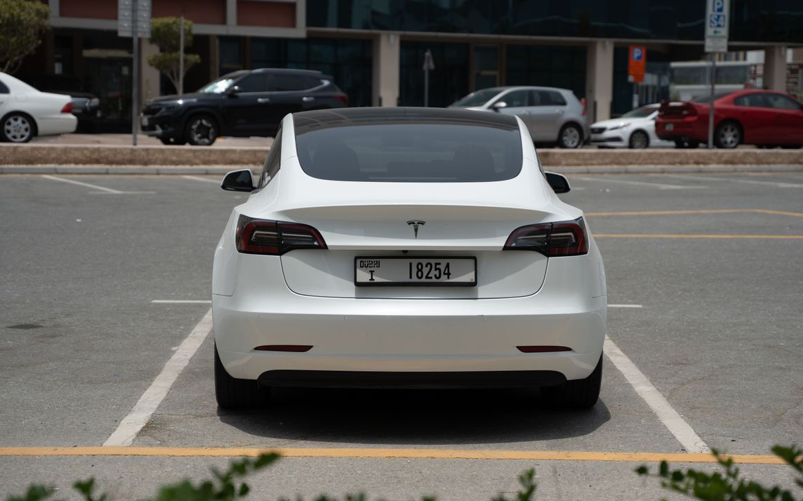 Tesla Model 3 - image 6