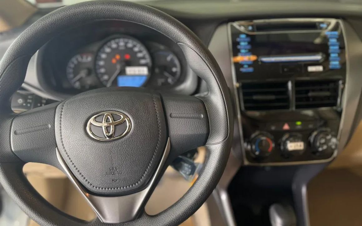 TOYOTA YARIS - image 7
