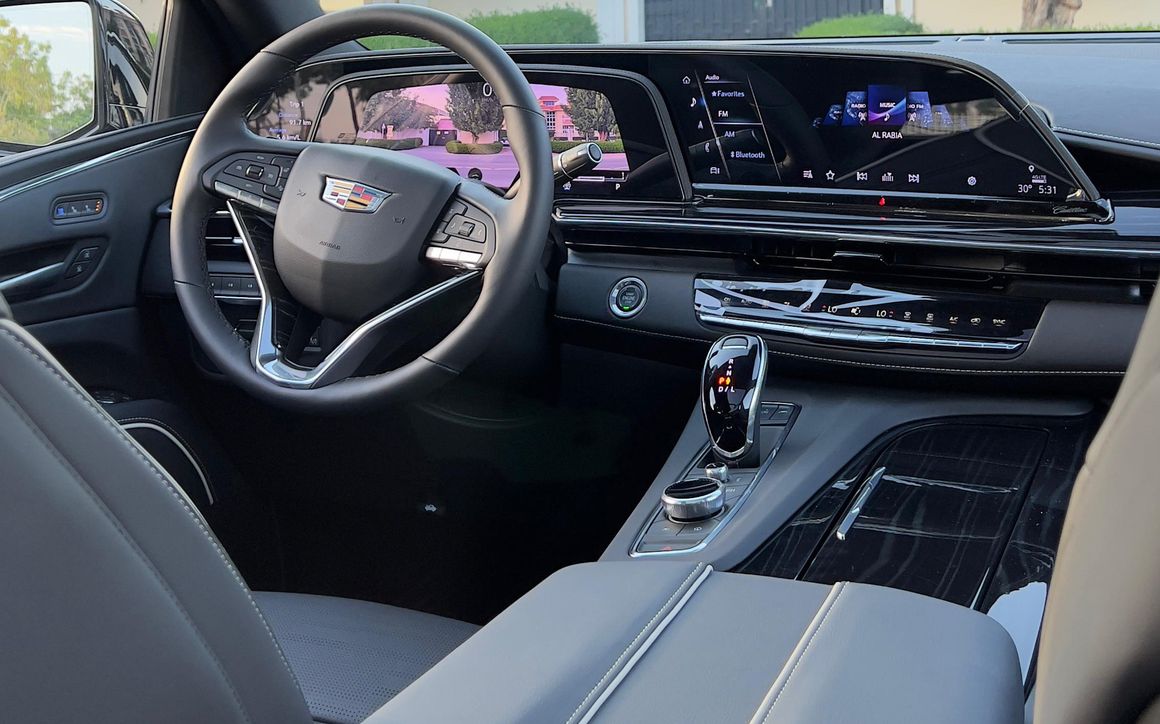 CADILLAC ESCALADE - image 7