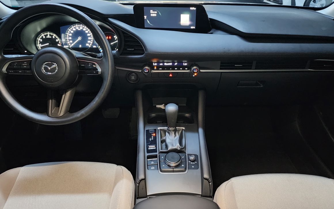 Mazda 3 - image 9