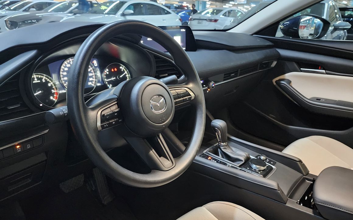 Mazda 3 - image 10